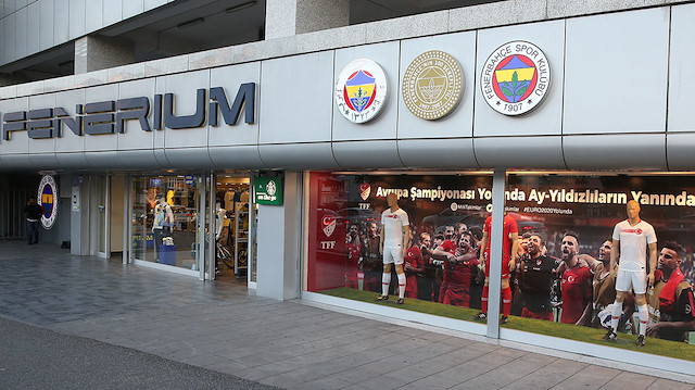 Fenerbahçe’nin lisanslı ürünleri Fenerium'da satılıyor.