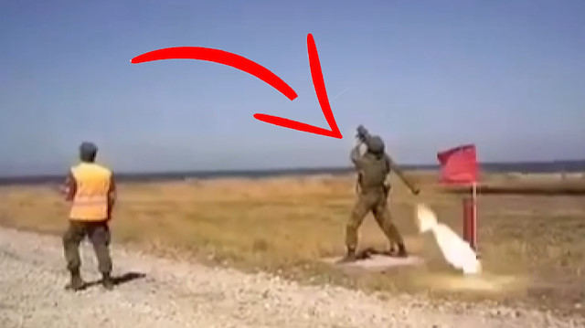Rus yapımı uçaksavar askerin omzunda patladı