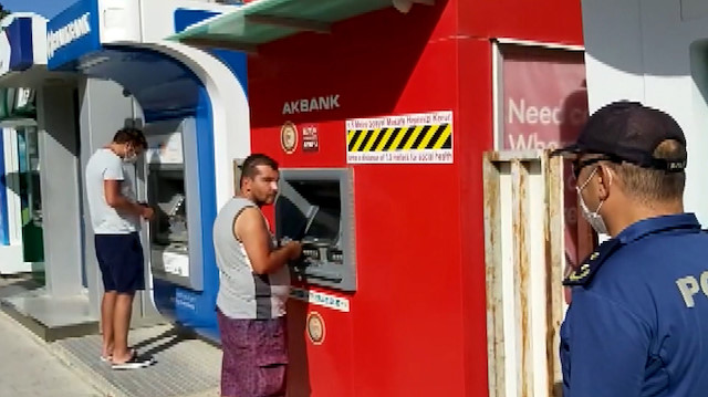 Maske uyarısında bulunan Emniyet Müdürü Toygun'dan ATM'de para çeken vatandaşa: 1000 lira fazla çek