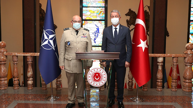 Bakan Akar, NATO Askeri Komite Başkanı Orgeneral Peach ile görüştü.
