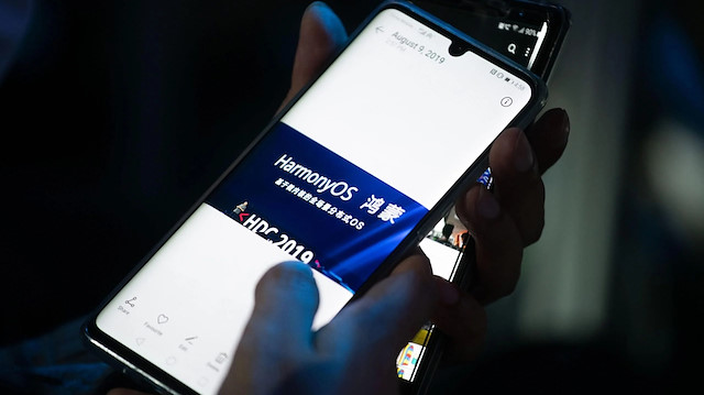 Şirket CEO'su açıkladı: Huawei, HarmonyOS yüklü ilk akıllı telefonu 2021'de duyurabilir