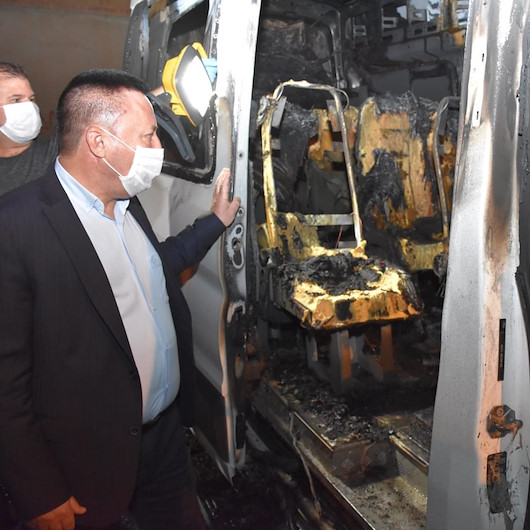 Bağlar Belediyesi yine terörün hedefinde: Temizlik aracından sonra bu kez servis aracı kundaklandı