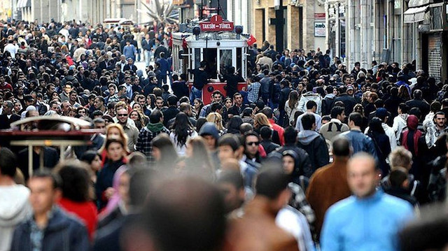 İstanbul kalabalık - İstiklal Caddesi