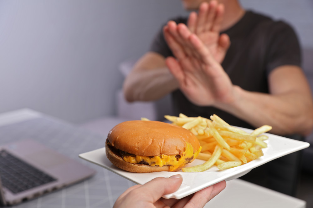 Sağlığınız için fast food tarzı beslenmeden uzak durulması gerekiyor.