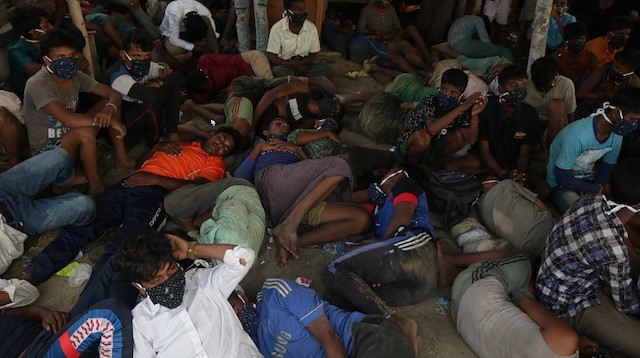 Teknede 297 Rohingya Müslümanının olduğu belirtiliyor.
