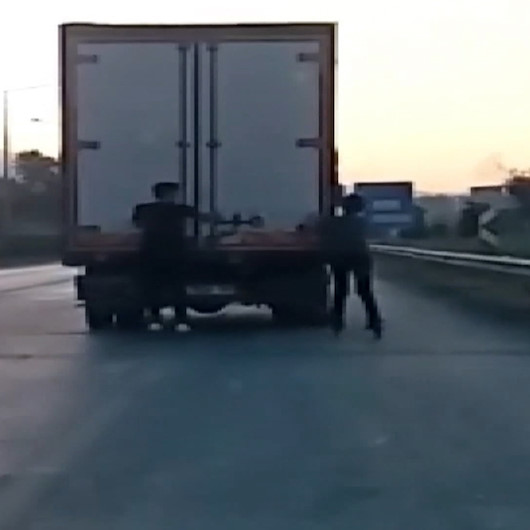 Bursada patenli gençlerin tehlikeli yolculuğu kamerada