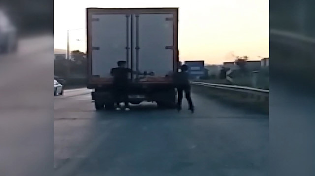 Bursa'da patenli gençlerin tehlikeli yolculuğu kamerada