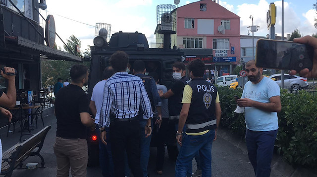 Polis ekipleri silahla ateş açan şahıslara müdahale etti.
