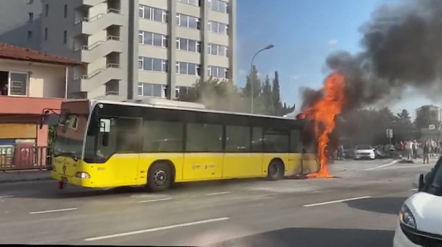 Bostancı'da alev alan otobüs paniğe neden oldu