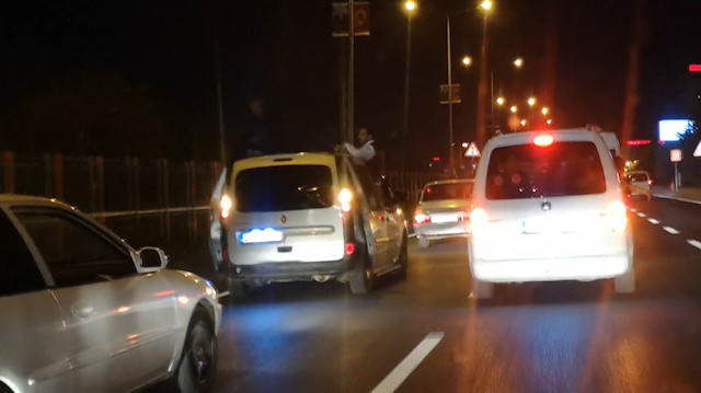 Ne yasak tanıdılar ne korona virüs: Diyarbakır'daki düğün konvoyu kamerada