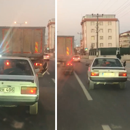 Ayaklarını camdan çıkarıp yolculuk yaptı