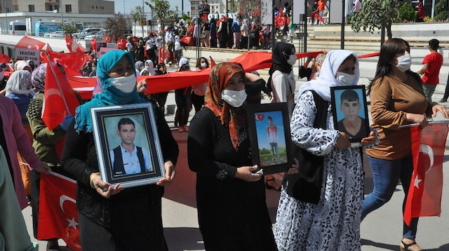 Şırnaklı kadınlar HDP binasına yürüyerek kan ve gözyaşına ‘Edi bese’ dedi