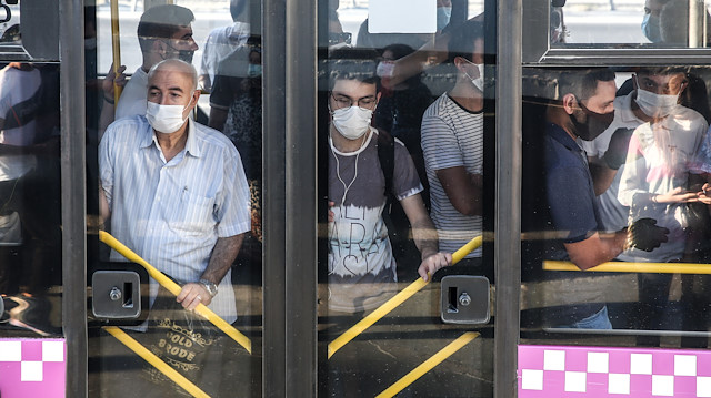 Minibüslerin ayakta yolcu alması yasaklanırken otobüs ve metrobüslerde oturan yolcu kapasitesinin yüzde 30'u kadar ayakta yolcu alınırken metro ve tramvaylarda ise kapasitenin yüzde 50'si kadar ayakta yolcu alınabileceğine karar verildi. 