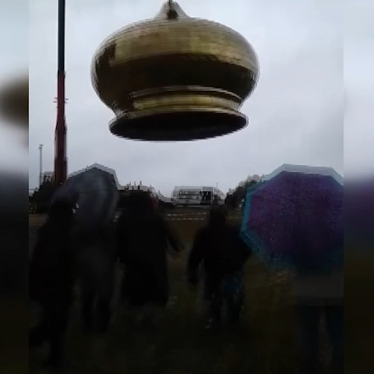 Rusyada inşaat halindeki kilise kubbesinin vinçten düştüğü anlar