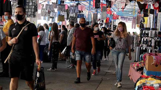 Edirne Kültür ve Turizm Müdürlüğü, Bulgar turistlerin alışveriş için yoğun olarak geldiği Ulus Pazarı girişinde kurduğu stantta ziyaretçilere Türkçe ve Bulgarca broşür dağıtarak, kent hakkında bilgi verdi.