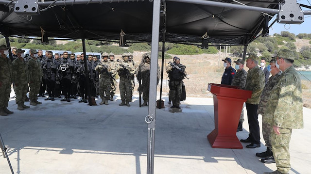 Milli Savunma Bakanı Hulusi Akar, 'Kardak kahramanları' ile bir araya geldi. 