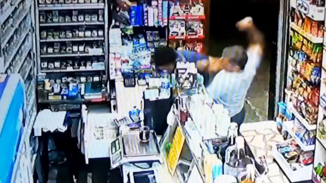Marketi soyarken yakalanan gaspçıya meydan dayağı atıldı