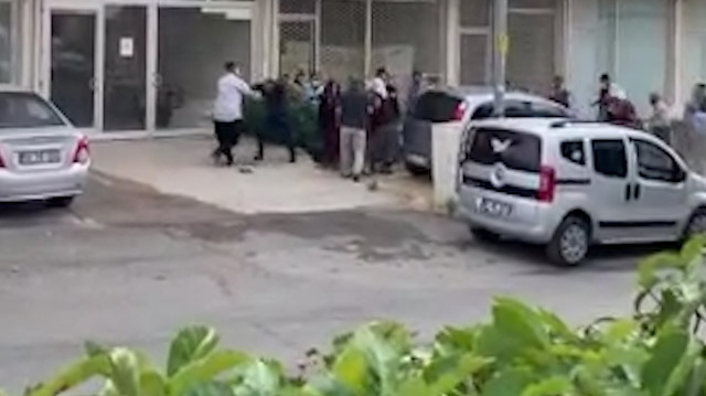 'Cenazeyi kim defnedecek' kavgasında ortalık savaş alanına döndü