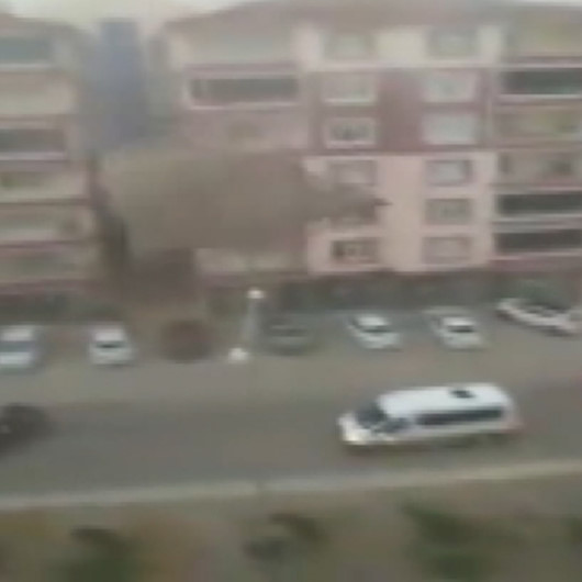 Yozgatta şiddetli rüzgar çatıyı böyle uçurdu