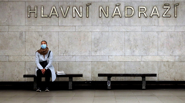 FILE PHOTO: A commuter wearing a protective mask waits for a subway train in Prague, as the Czech government bans all passengers without face protection from the public transport to slow the spread of the coronavirus disease (COVID-19), Czech Republic, September 1, 2020. REUTERS/David W Cerny/File Photo

