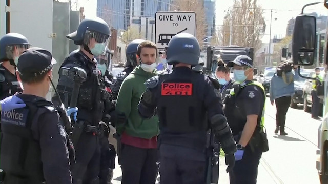 Scuffles break out at Australia anti-lockdown protest
