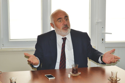 İstanbul Umum Servis Aracı İşletmecileri Esnaf Odası (İSAROD) Başkanı Hamza Öztürk.