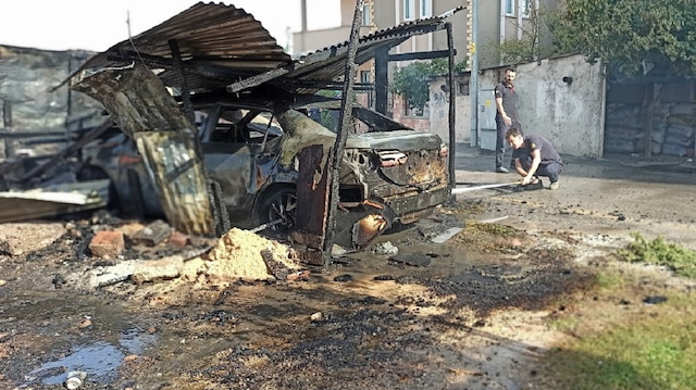 Garajdaki yangın otomobili küle çevirdi