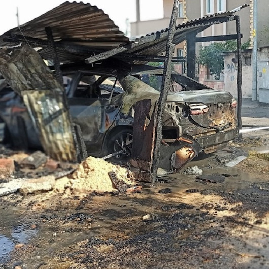 Garajdaki yangın otomobili küle çevirdi