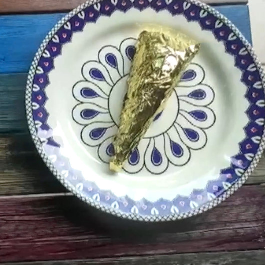 24 ayar altın kaplamalı baklava yaptı: Dilimi 550 lira