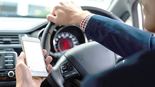 İngiltere'de telefon kullanırken ölümlü kazalara sebep olan sürücülere ömür boyu hapis cezası geliyor.
