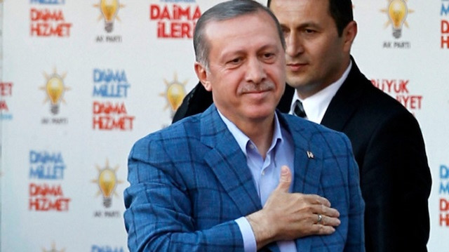 Cumhurbaşkanı Erdoğan'ın sıklıkla tercih ettiği ekoseli ceket Alman gazetesine manşet oldu.