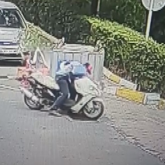 Motosikletli mazgal hırsızları kamerada