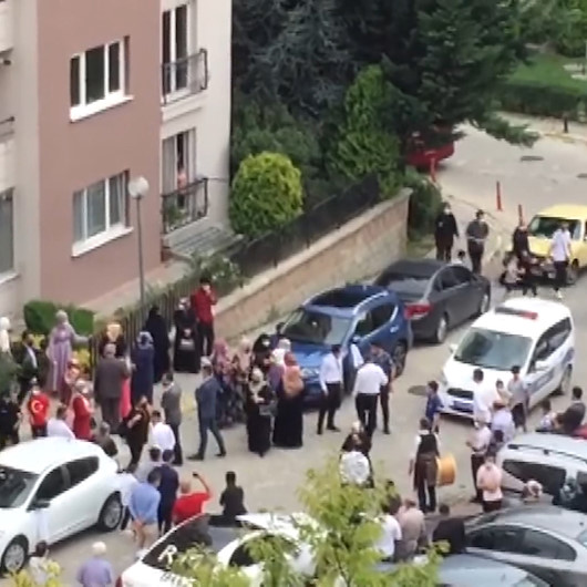 Arnavutköyde davullu zurnalı düğüne polis baskını