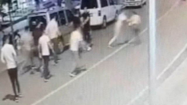 16 yaşındaki gencin hayatını kaybettiği dehşete düşüren kavga kamerada