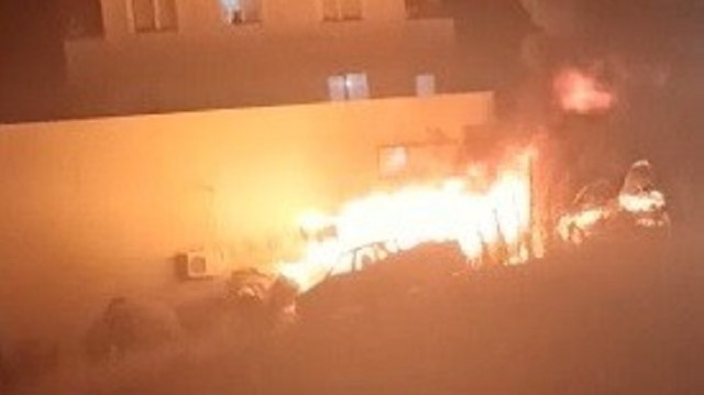 Kocaeli’de hurda araçlar alevlere teslim oldu
