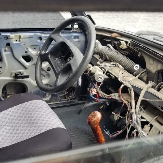 Çaldıkları otomobili söküp bıraktılar