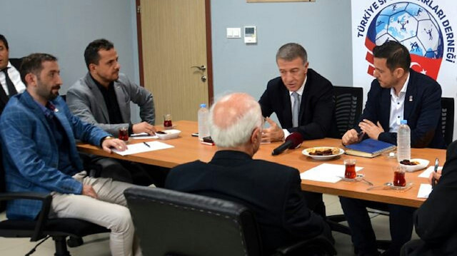 Trabzonspor Başkanı Ahmet Ağaoğlu, TSYD Trabzon Şubesi'nde gazetecilerle bir araya geldi.