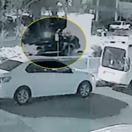 Karabükte erkek arkadaşına kızan kadın seyir halindeki araçtan atladı