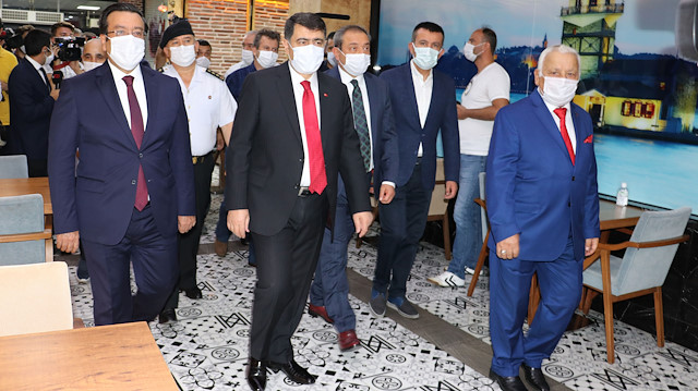 Ankara Valisi Vasip Şahin, Altındağ ilçesindeki Ulus'ta yapılan koronavirüs denetimine katıldı.   