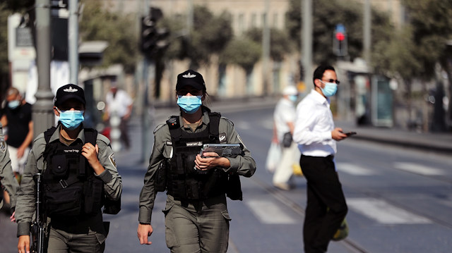 File photo: Israeli border police patrol the main market before Israel will enter a second nationwide lockdown amid a resurgence in new coronavirus disease (COVID-19) cases, forcing residents to stay mostly at home during the Jewish high-holiday season