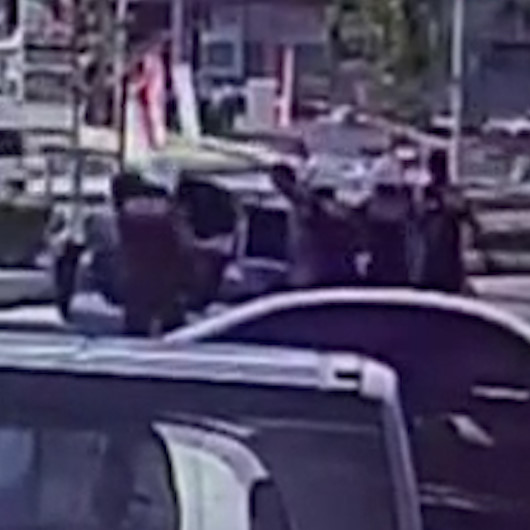 Esenyurtta genç kadını polisler ölümden son anda kurtardı
