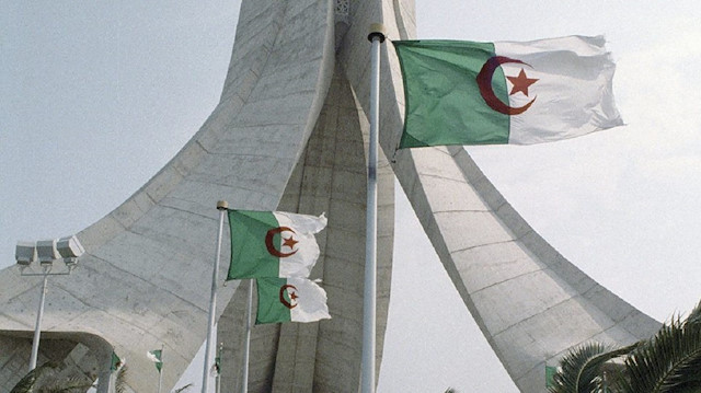الجزائر تغير سفيريها بأهم عاصمتين أوروبيتين