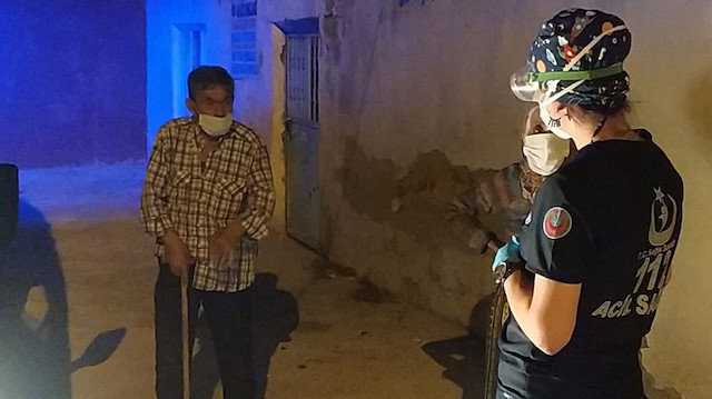 Burdur'da hastanede test yaptırmak için bekleyen 60 yaşındaki adam camdan atlayıp kaçtı.