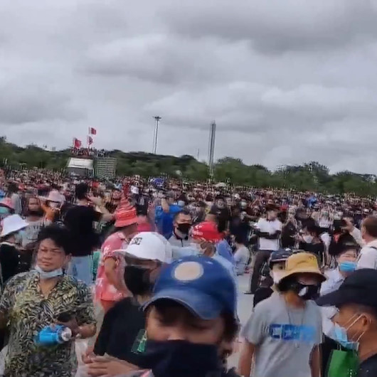 Taylandda halk ayaklandı: Hükümet ve Monarşi karşıtı protestolar başladı