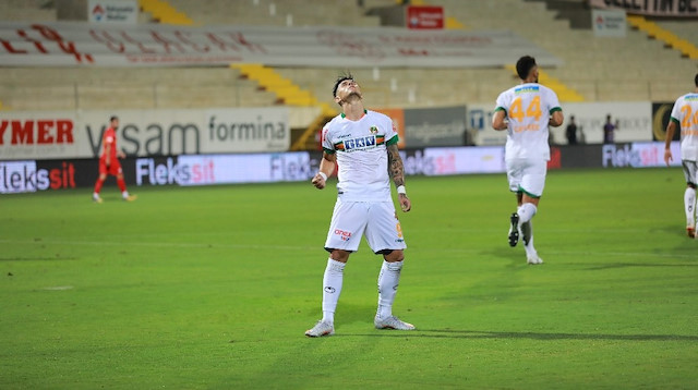 Adam Bareiro, Alanyaspor formasıyla çıktığı ikinci maçta iki gol birden attı ve dikkatleri üzerine çekti.