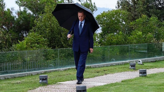 Cumhurbaşkanı Erdoğan'ın Vahdettin Köşkü'nün bahçesinde çekilen fotoğrafı. 