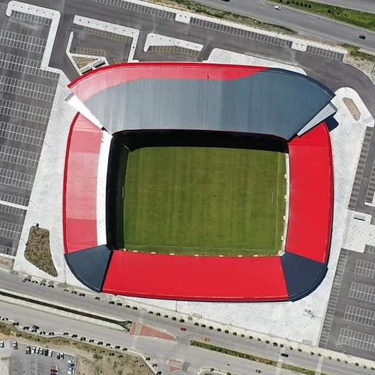Türkiyeye yeni bir futbol stadyumu: İlk maç bugün oynandı