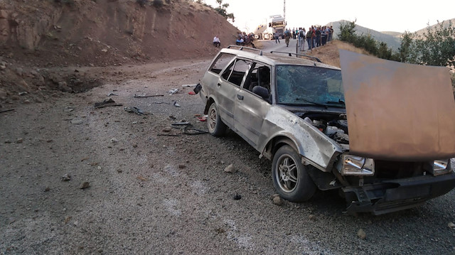 Saldırı sonrası araçta hasar oluştu. 