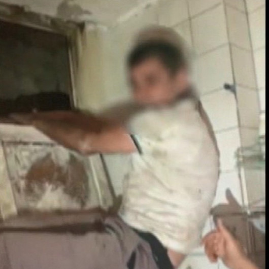 İstanbulda tuvalet penceresinden kaçmaya çalışan hırsız polis kamerasına yakalandı