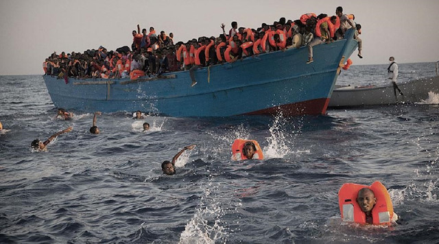 انتشال جثث 10 مهاجرين واعتراض نحو 500 بمياه الجزائر